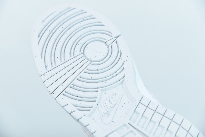 NIKE WMNS DUNK LOW 