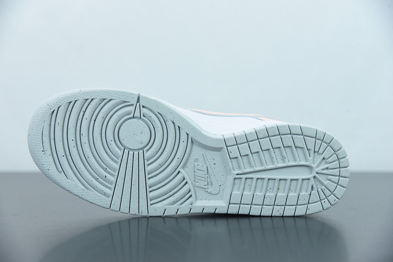 NIKE WMNS DUNK LOW 