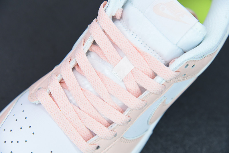 NIKE WMNS DUNK LOW 