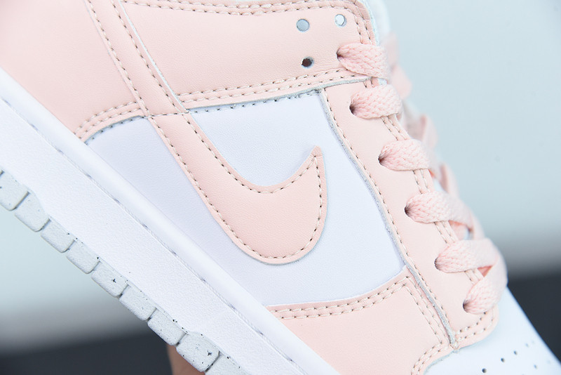NIKE WMNS DUNK LOW 