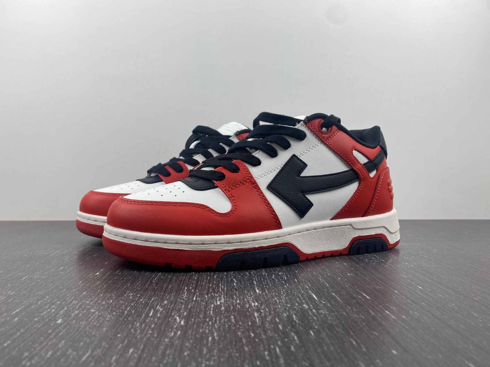 OF™ C/O VIRGIL ABLOH OUT OF OFFICE LOW-TOP LEATHER SNEAKERS ‘OOO“