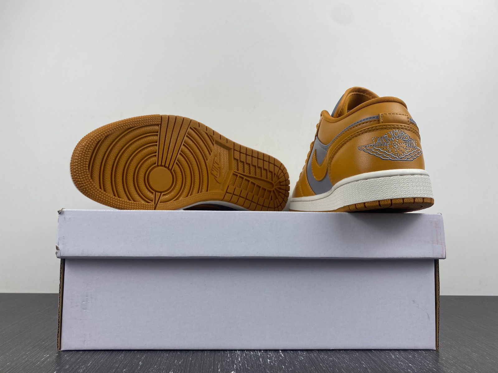 Air Jordan 1 Low Curry Grey DC0774-020