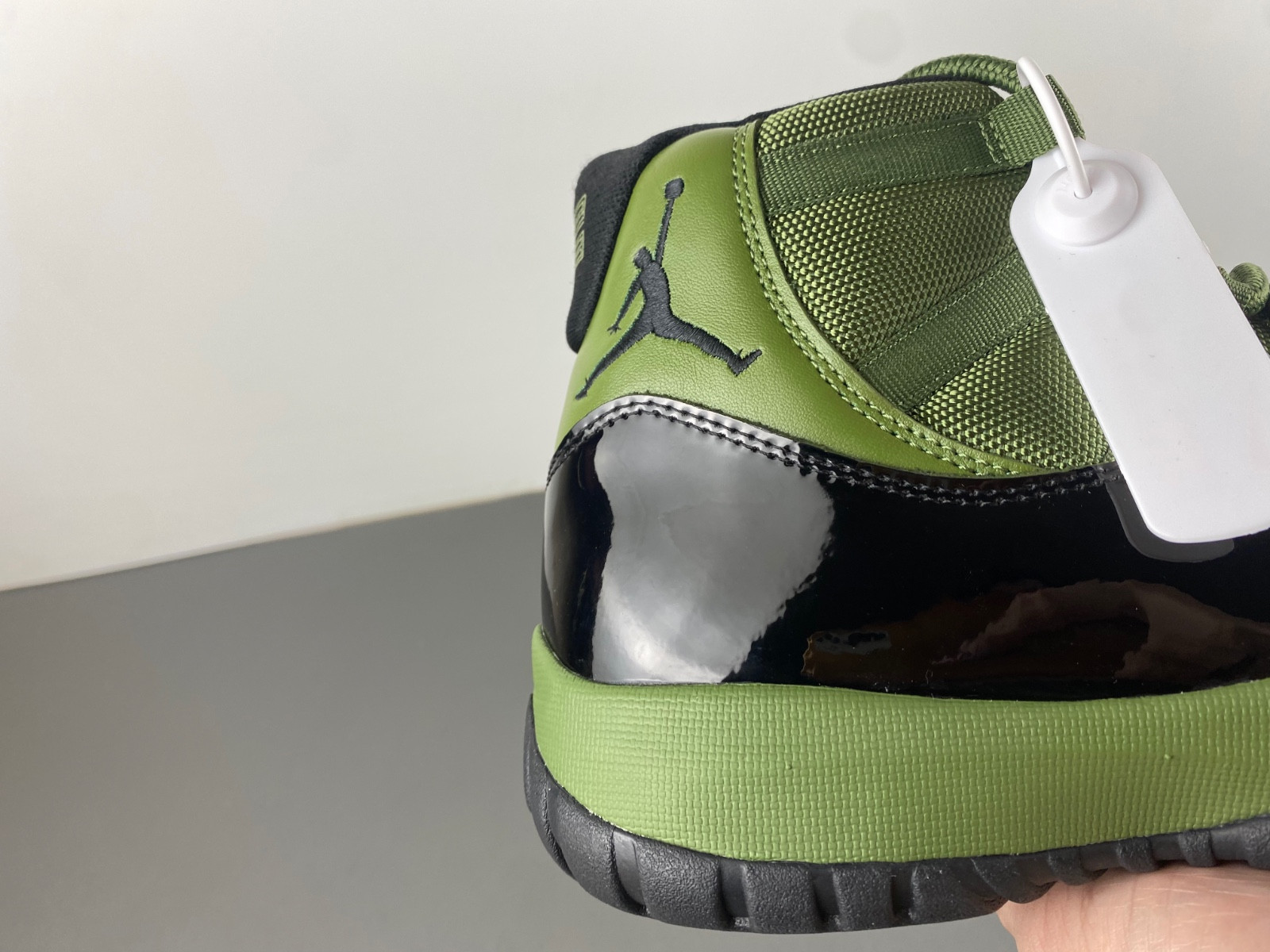 AIR JORDAN 11