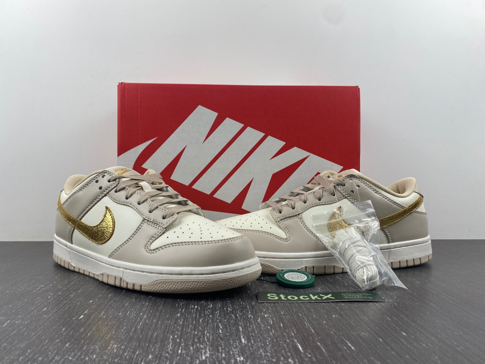 Nike WMNS DUNK LOW