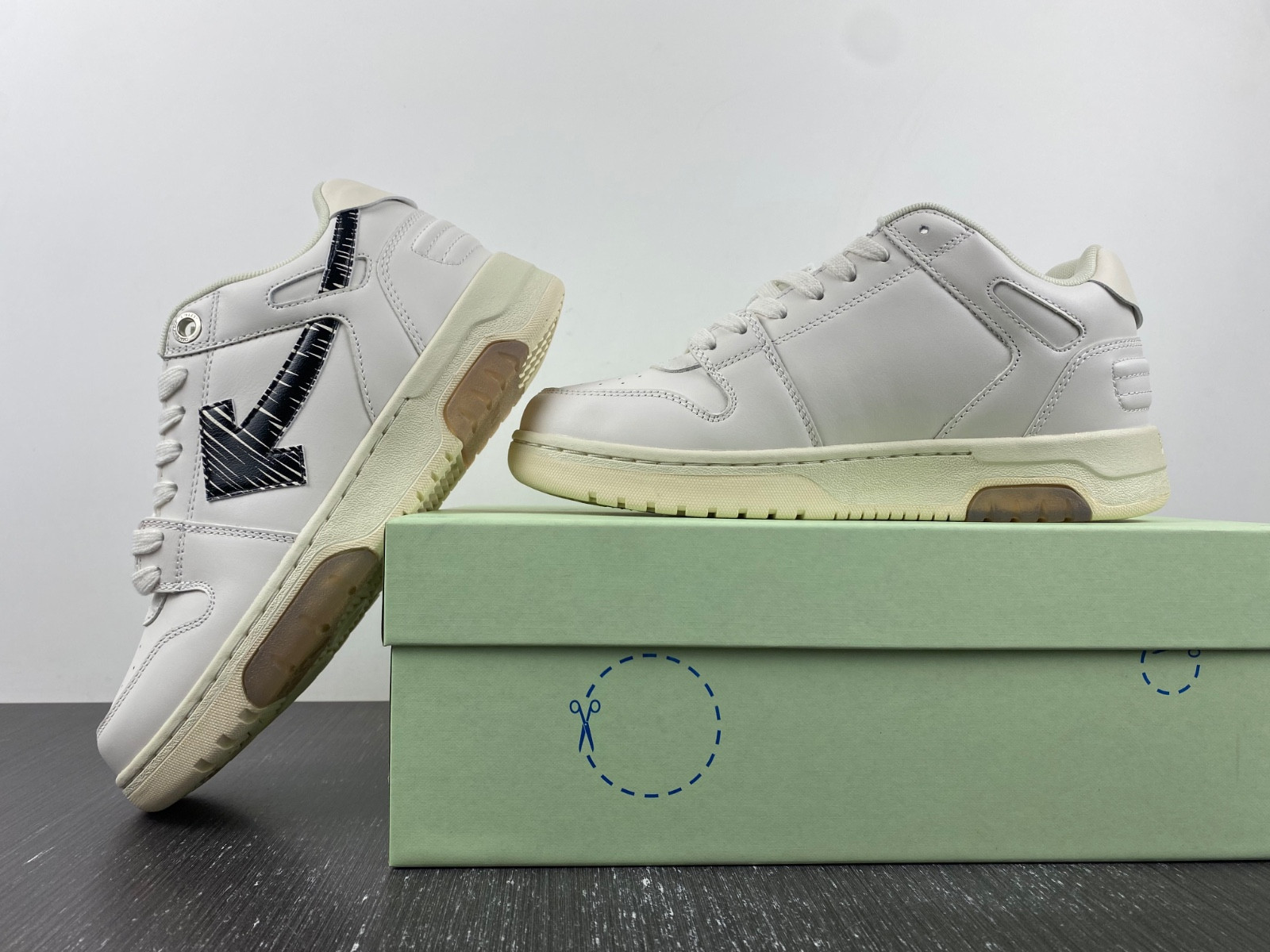 OF™ C/O VIRGIL ABLOH OUT OF OFFICE LOW-TOP LEATHER SNEAKERS ‘OOO“