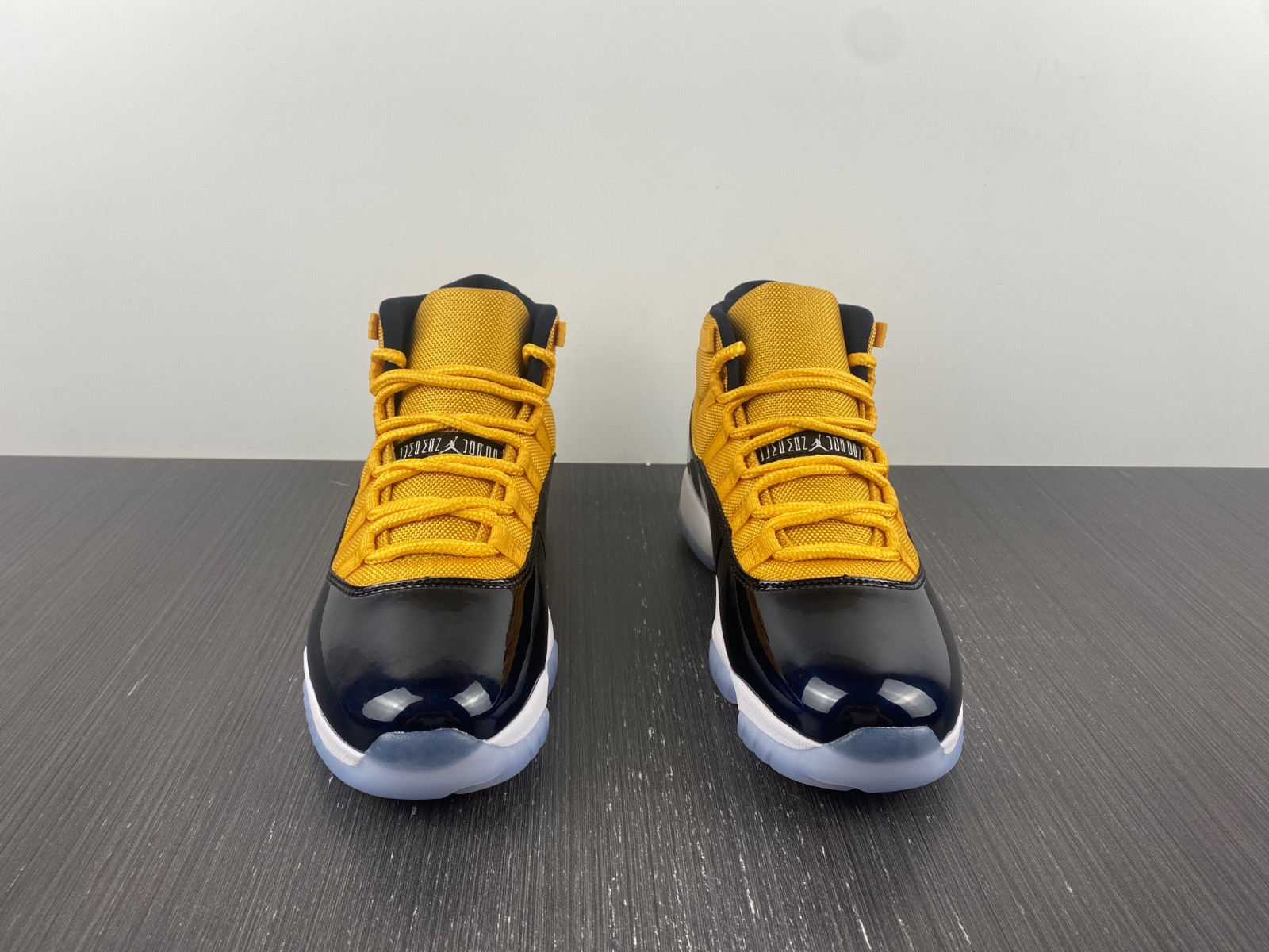 AIR JORDAN 11 RETRO