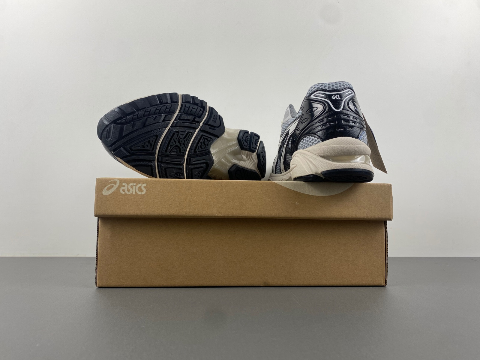 ASICS Gel Kayano 14 