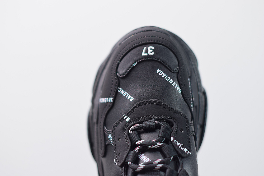 BC TRIPLE S TRAINER  524039 W06E2 2020