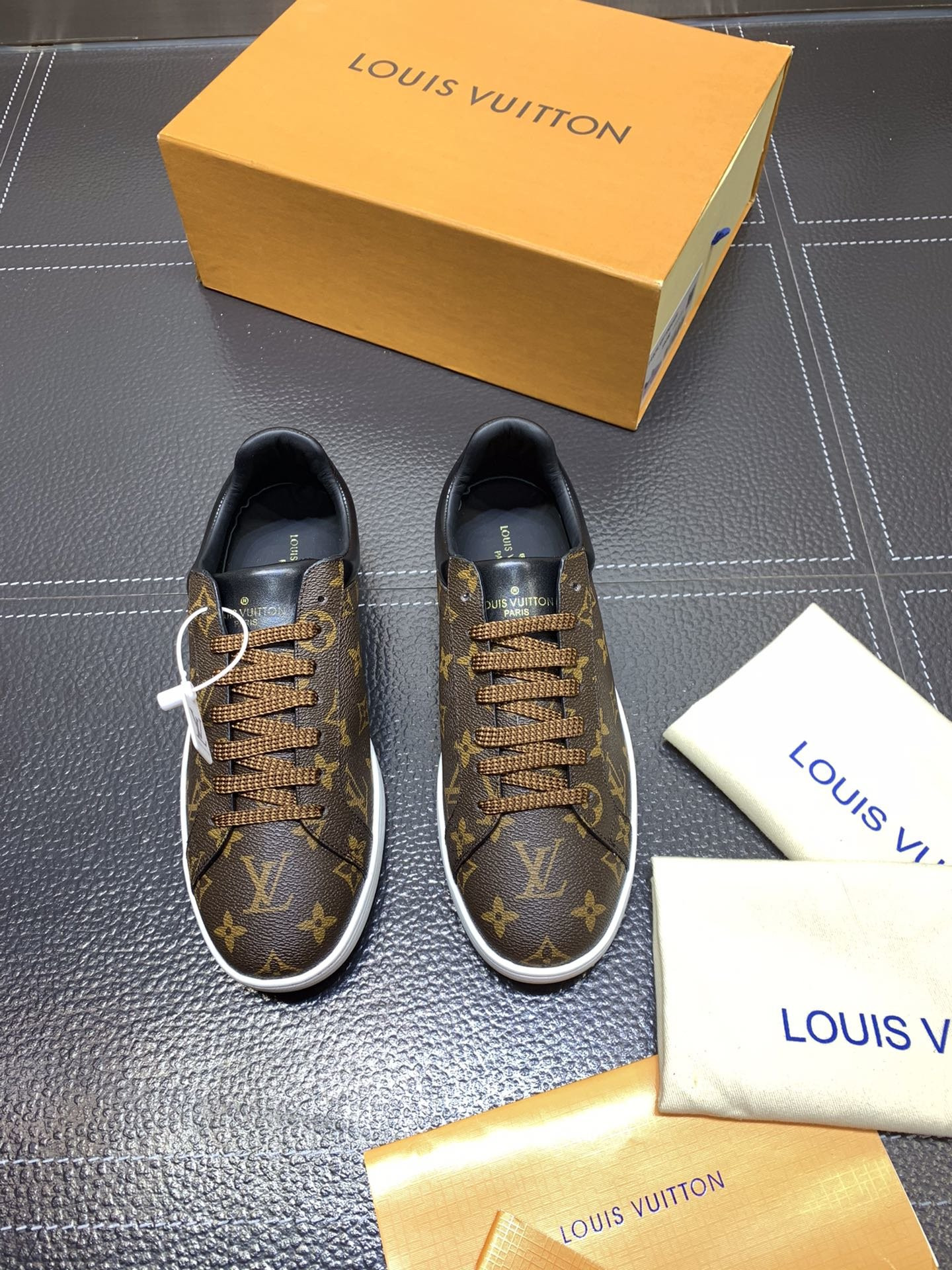 LVT SNEAKERS