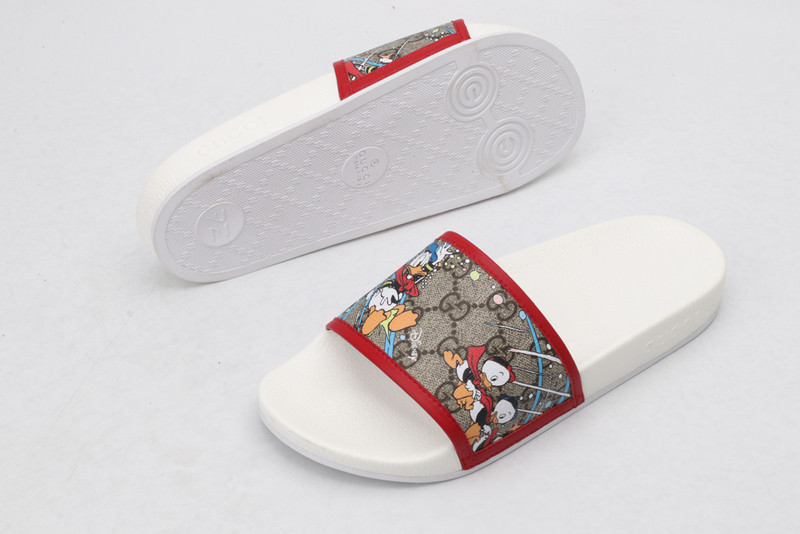 G*u*i sandals