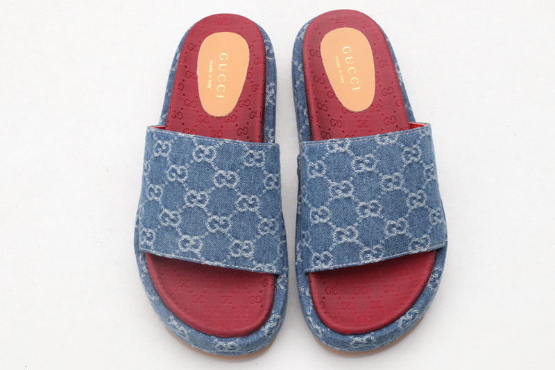 G*u*i sandals