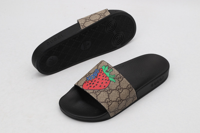G*u*i sandals