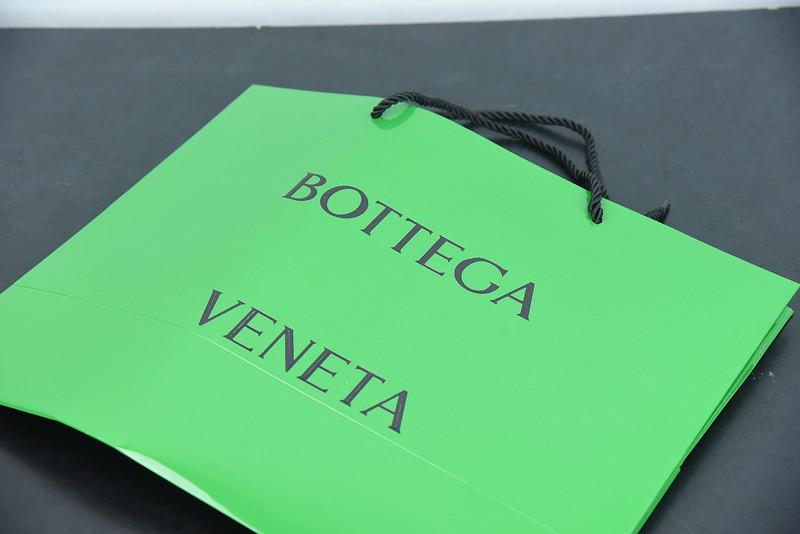 b0tte*a Ven*ta sneaker