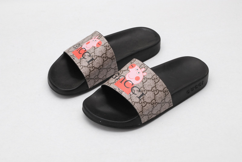 G*u*i sandals