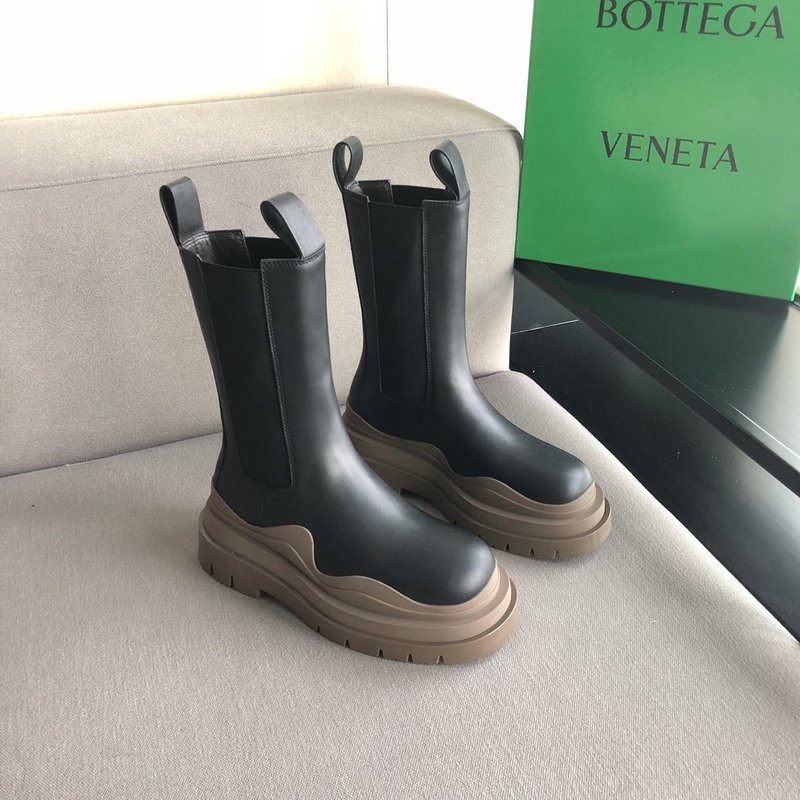 b0tte*a Ven*ta sneaker