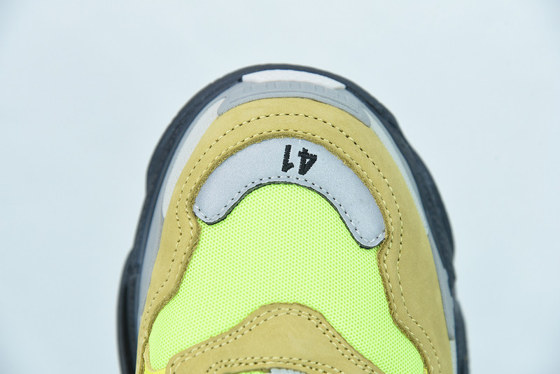 BC TRIPLE S TRAINER 536737 W09O3 1801