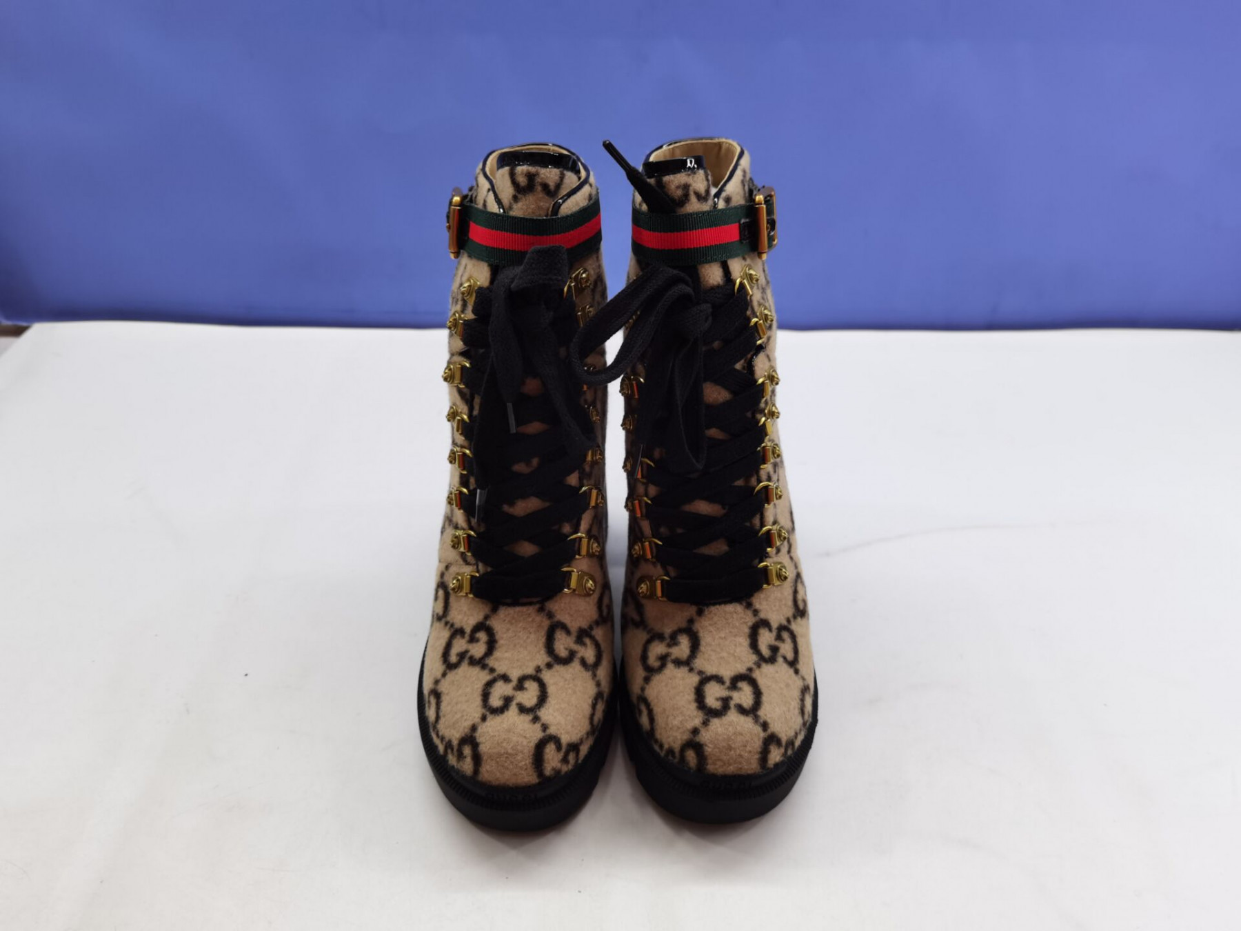 G*u*i boots