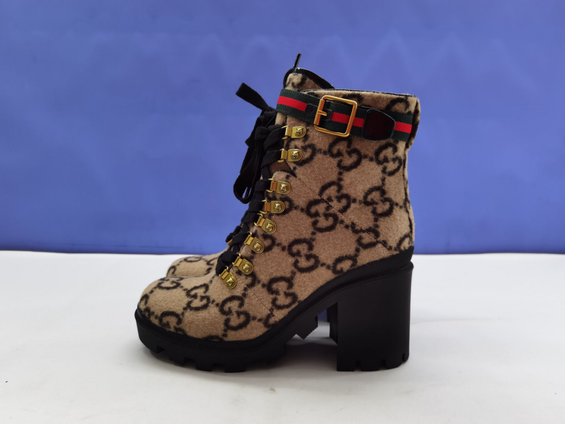 G*u*i boots
