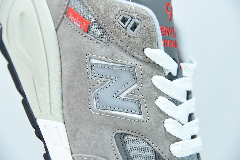 NEW BALANCE M990VS2