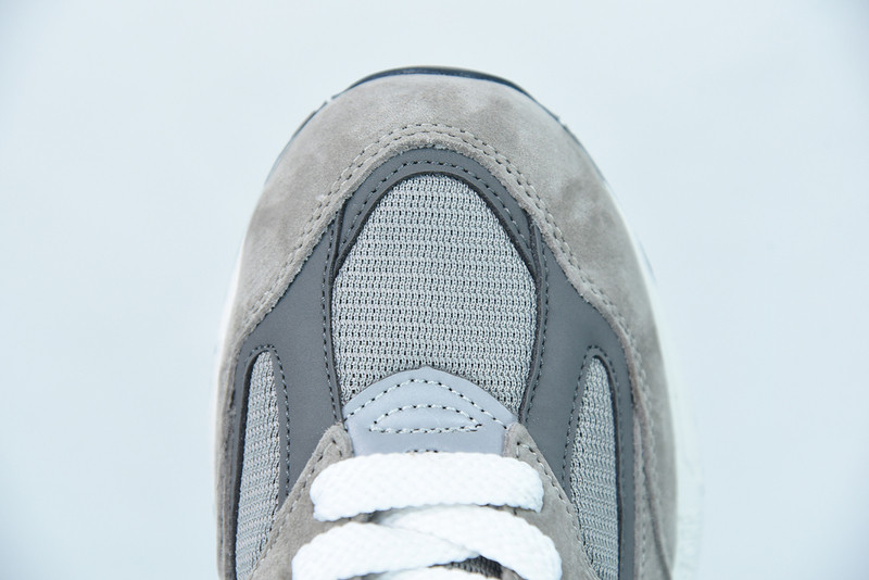 NEW BALANCE M990VS2