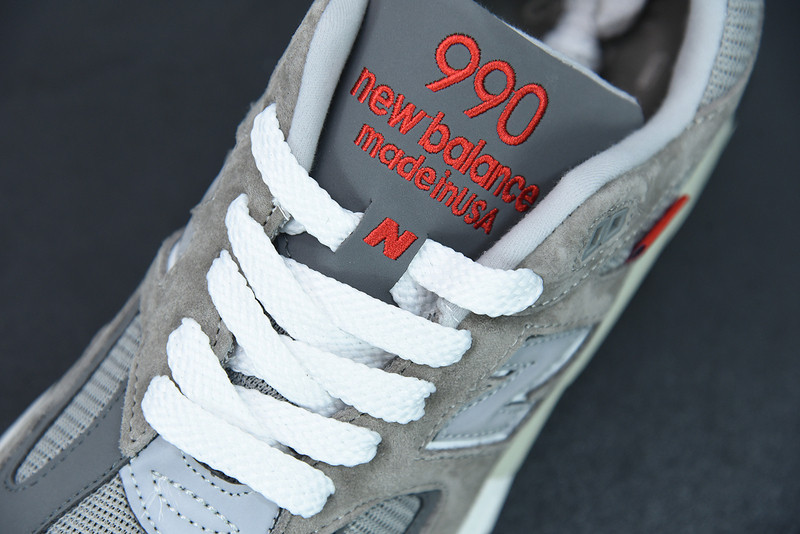 NEW BALANCE M990VS2