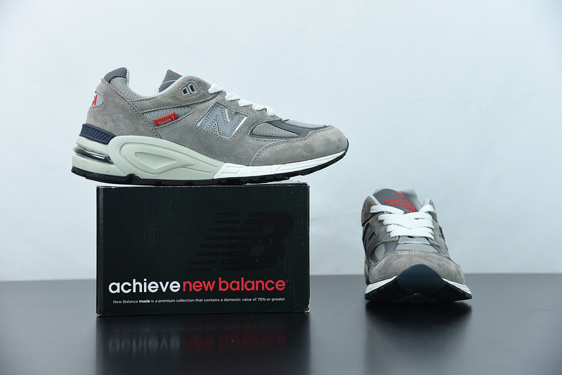 NEW BALANCE M990VS2