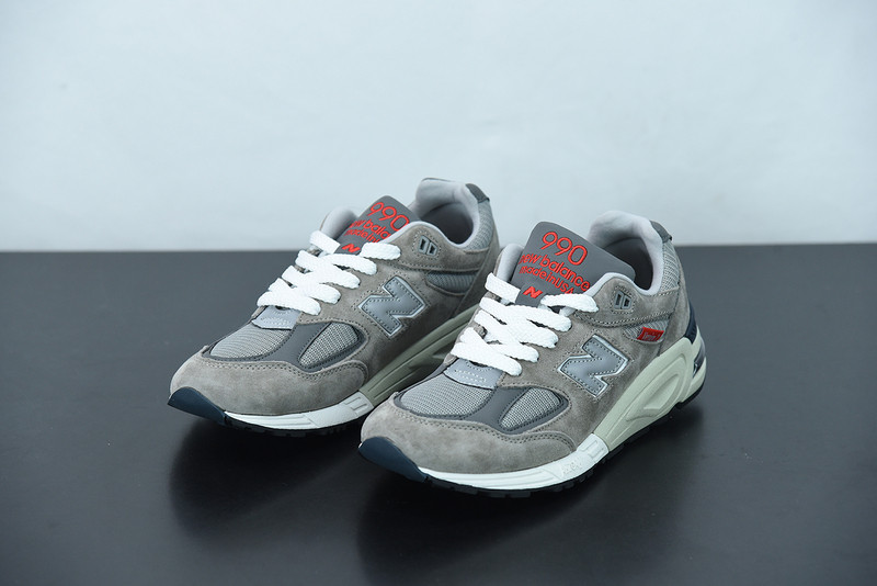 NEW BALANCE M990VS2
