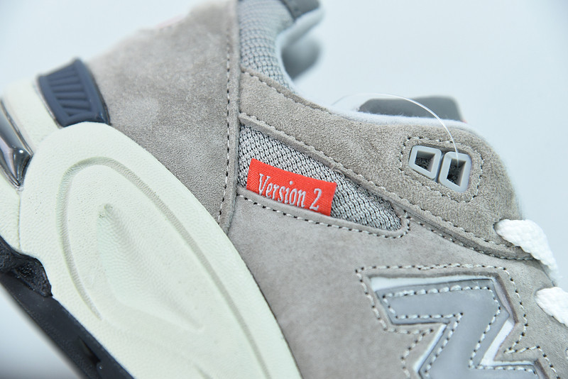 NEW BALANCE M990VS2
