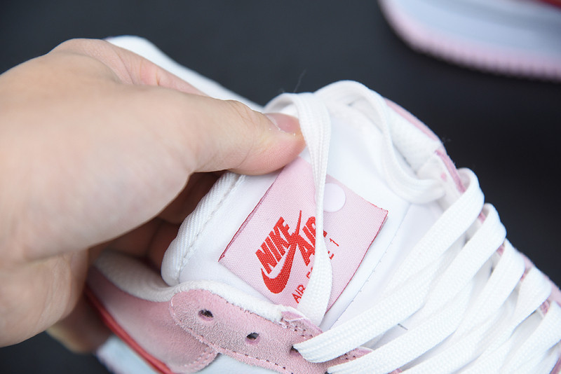 NIKE AIR FORCE 1 07 QS VALENTINES‘D LOVE LETTER DD3384-600