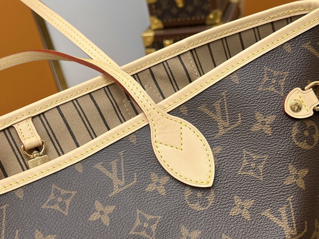 LVT PURSE MM