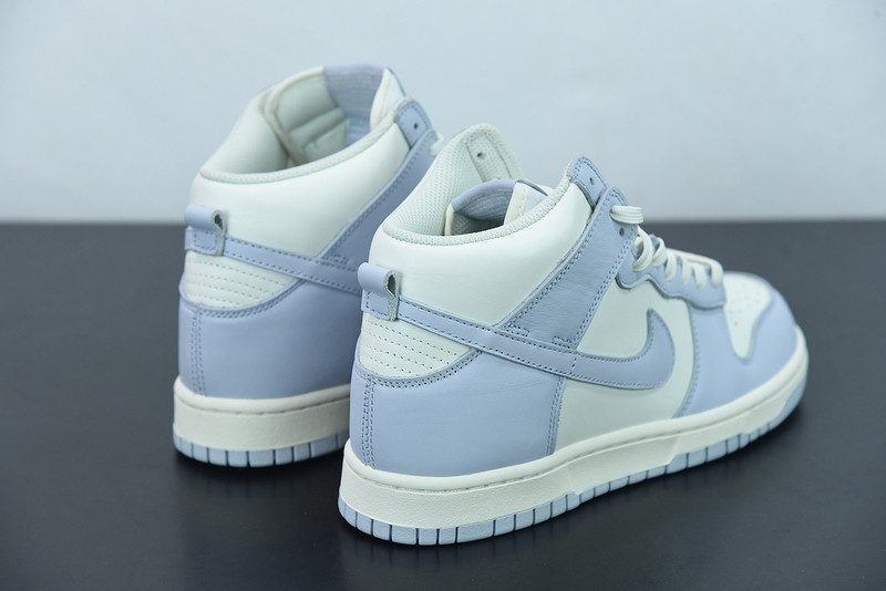 WMNS DUNK HIGH