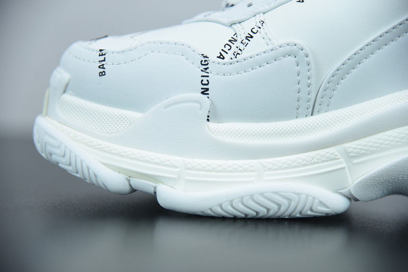 BC TRIPLE S TRAINER  WHITE 524039 W06E2 2021