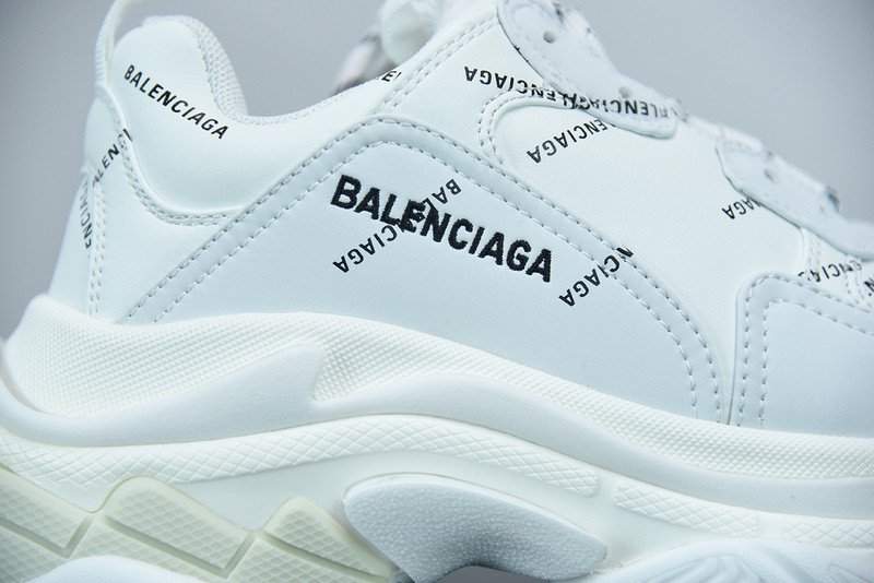 BC TRIPLE S TRAINER  WHITE 524039 W06E2 2021