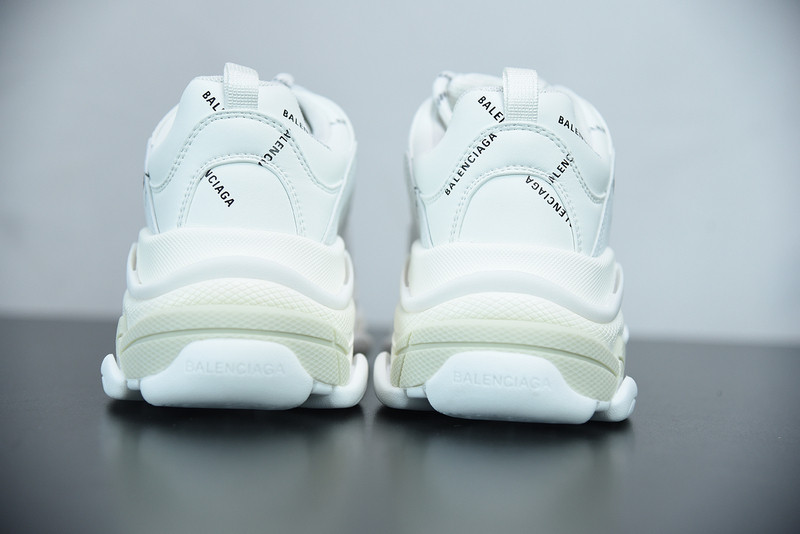 BC TRIPLE S TRAINER  WHITE 524039 W06E2 2021