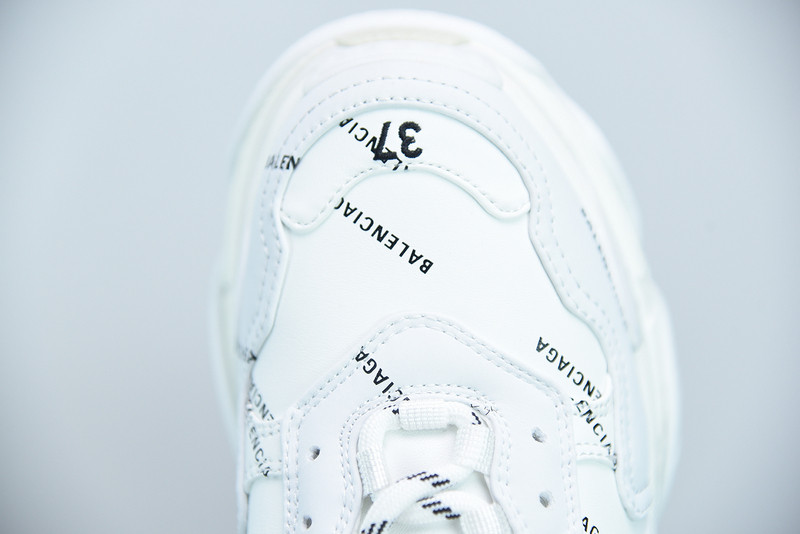 BC TRIPLE S TRAINER  WHITE 524039 W06E2 2021