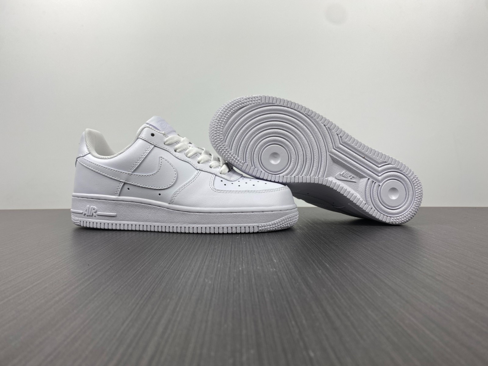 NIKE AIR FORCE 1 LE GS