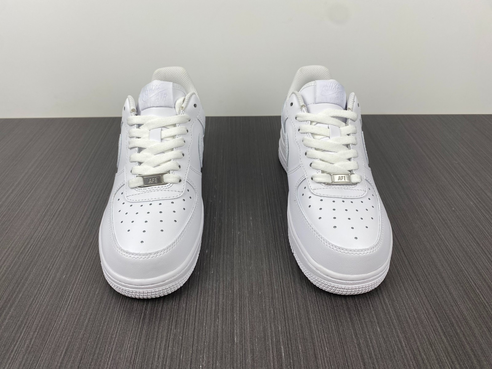 NIKE AIR FORCE 1 LE GS