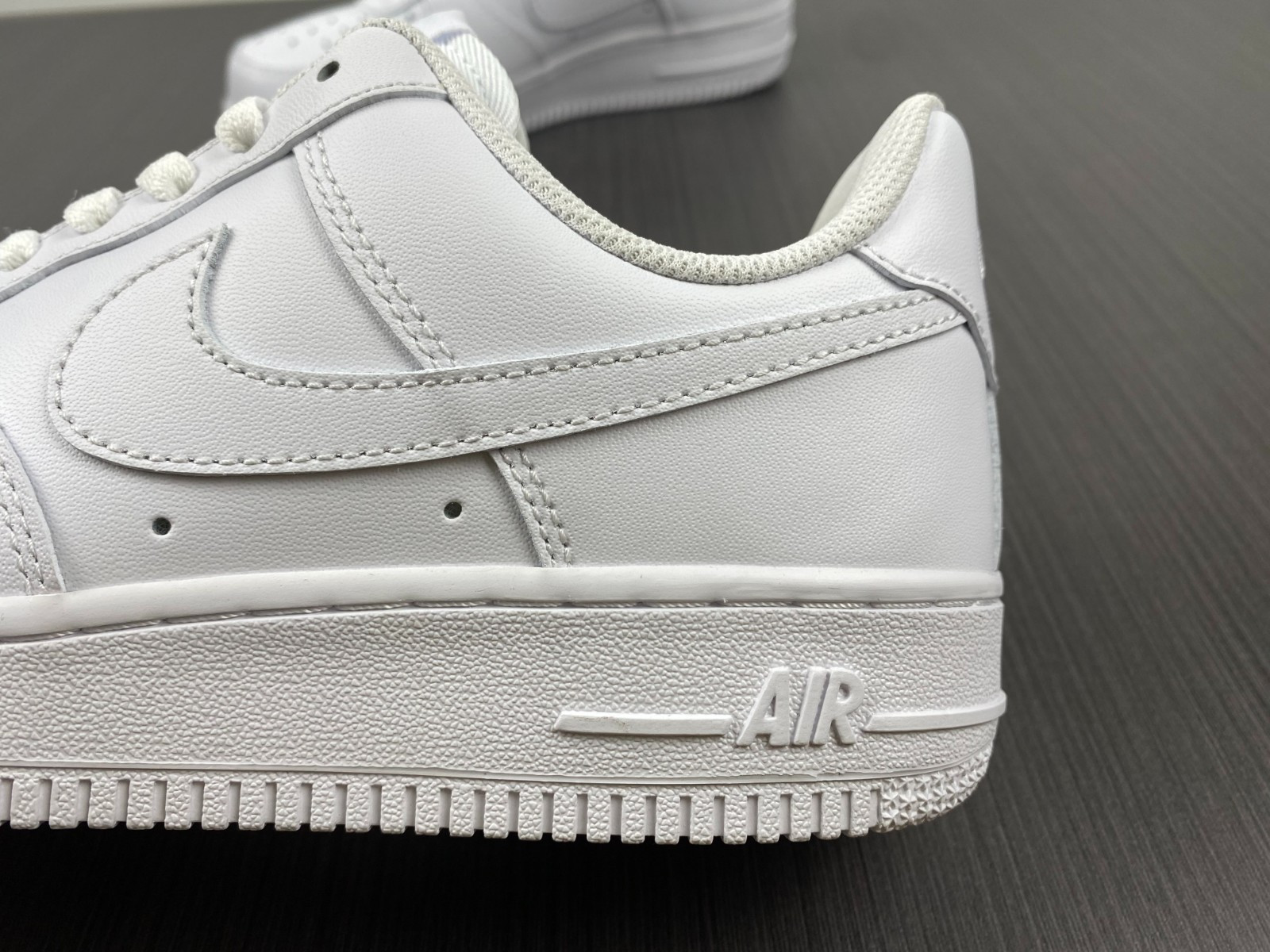 NIKE AIR FORCE 1 LE GS