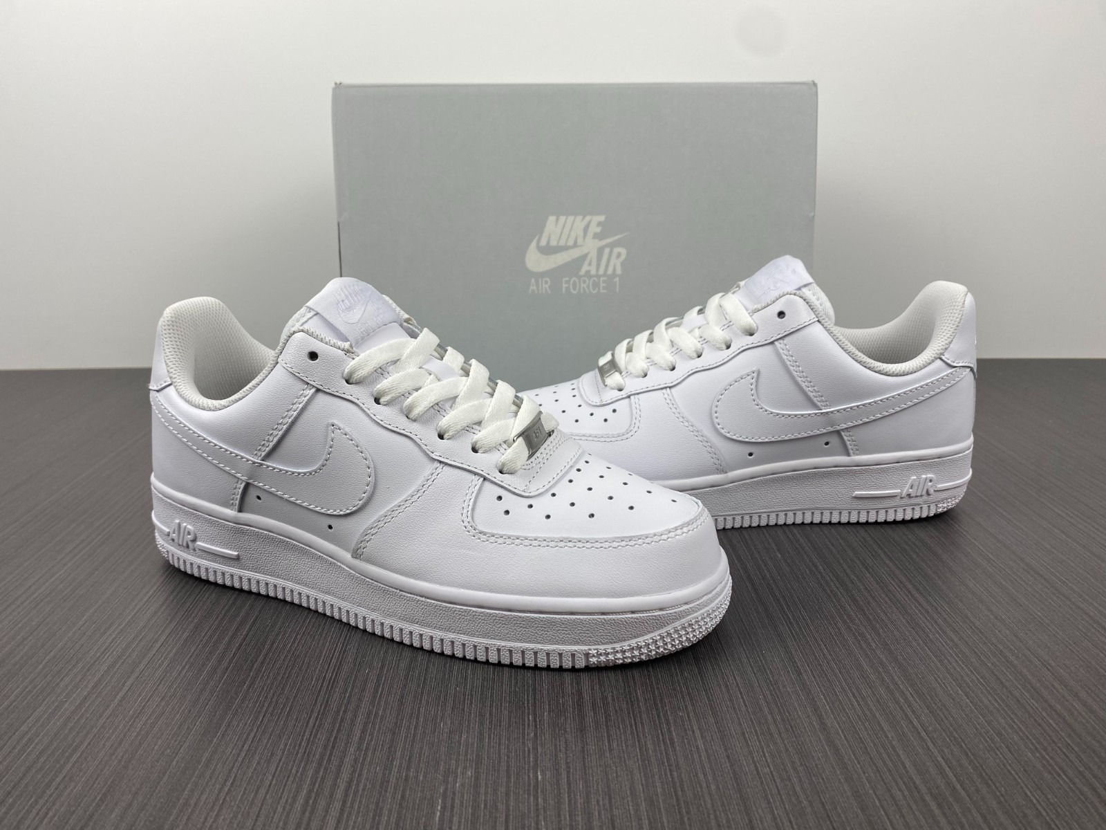 NIKE AIR FORCE 1 LE GS