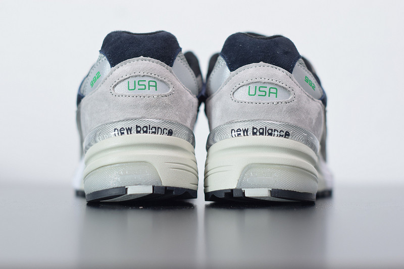 NEW BALANCE M992MC1