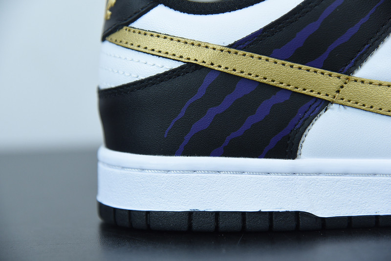 NIKE SB DUNK LOW