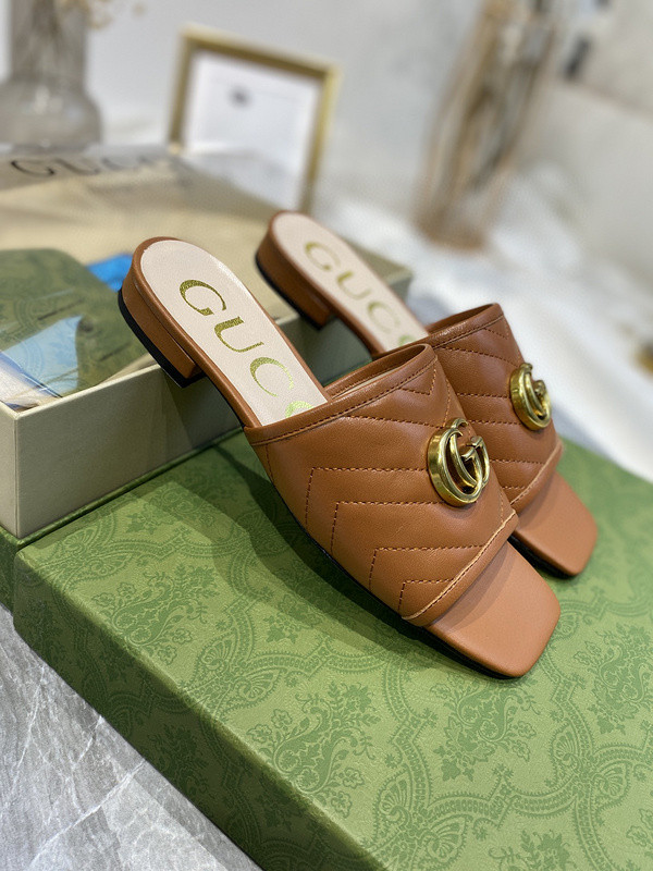 G*u*i sandals