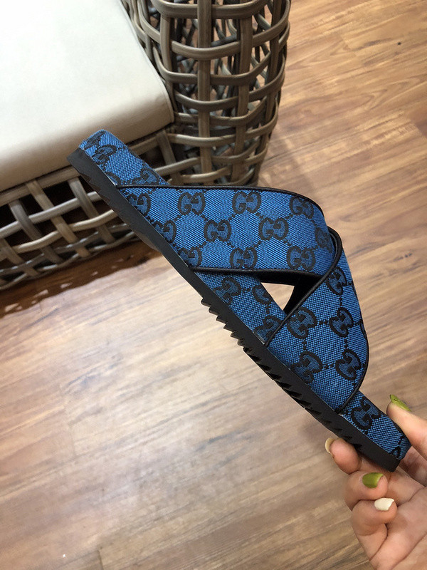 G*u*i sandals