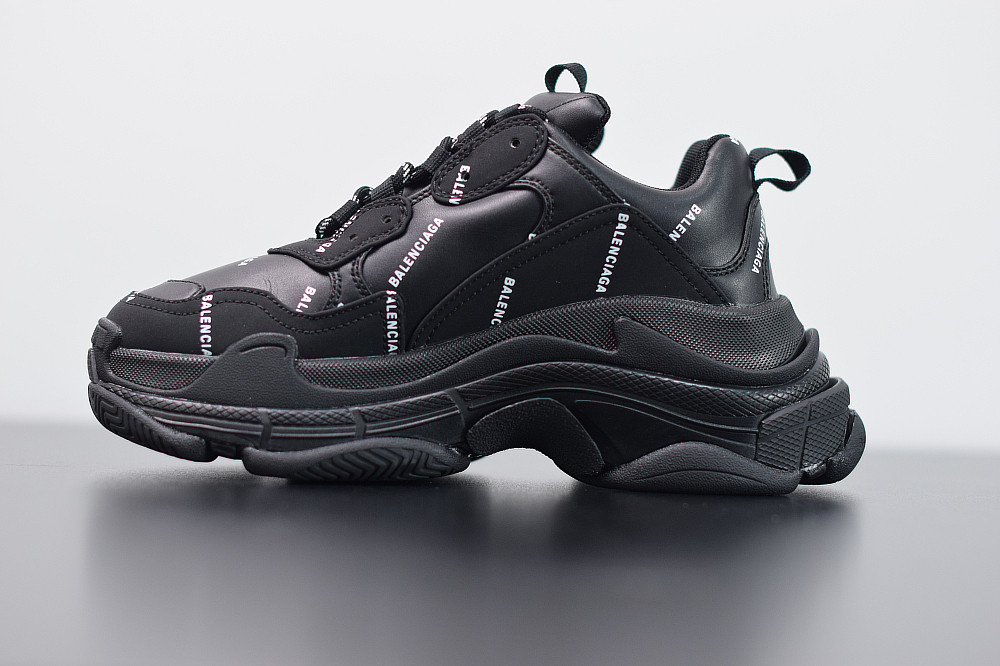BC TRIPLE S TRAINER  524039 W06E2 2020