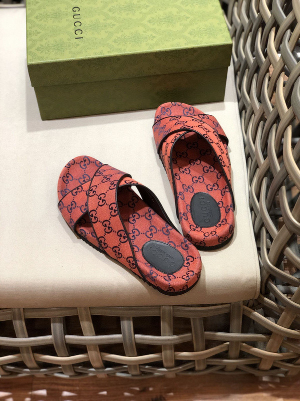 G*u*i sandals