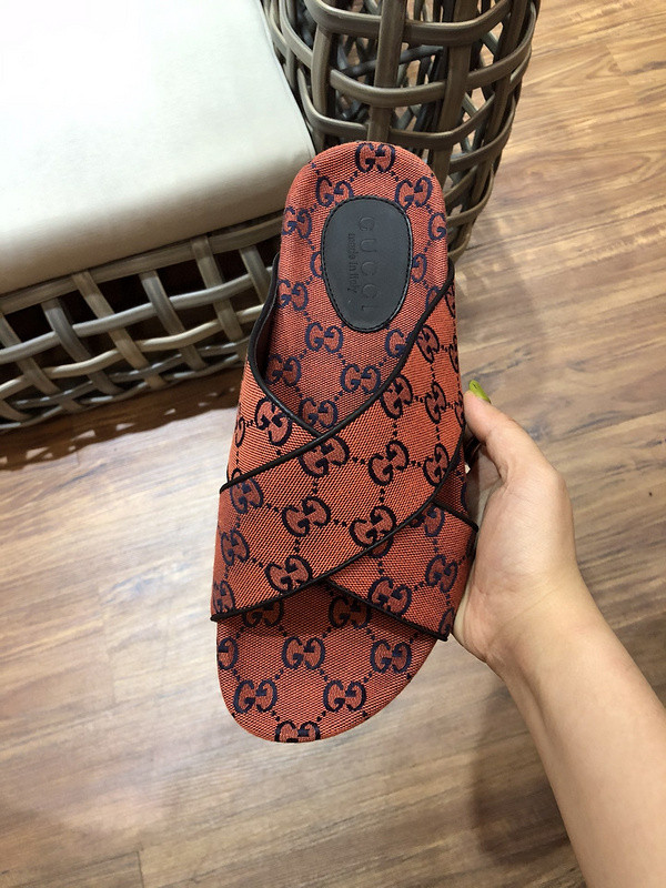 G*u*i sandals