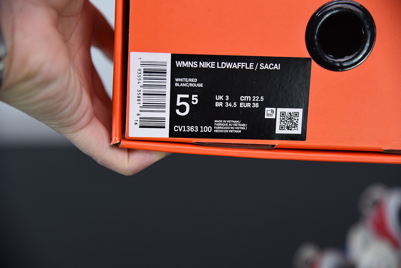 NIKE SACAI X VAPORWAFFLE