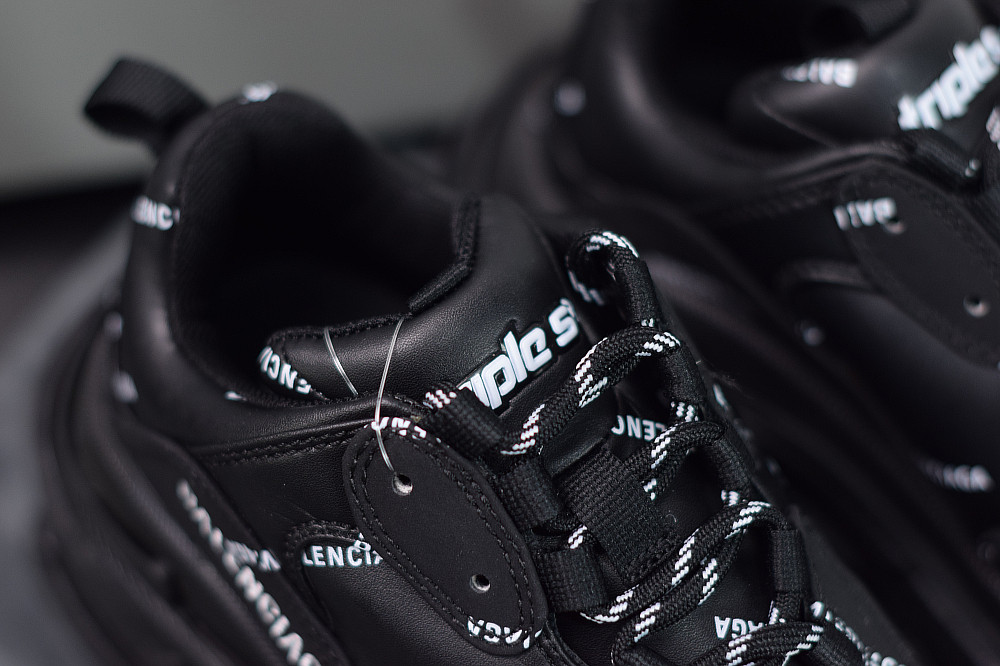 BC TRIPLE S TRAINER  524039 W06E2 2020