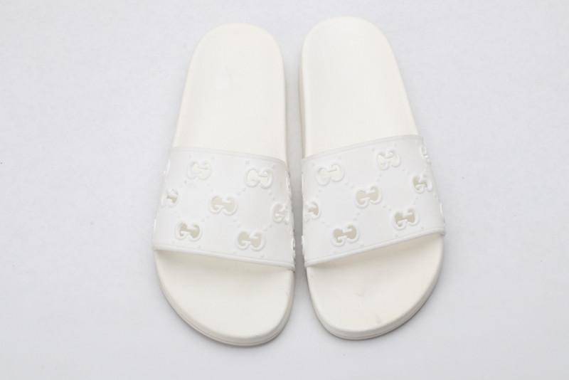 G*u*i sandals