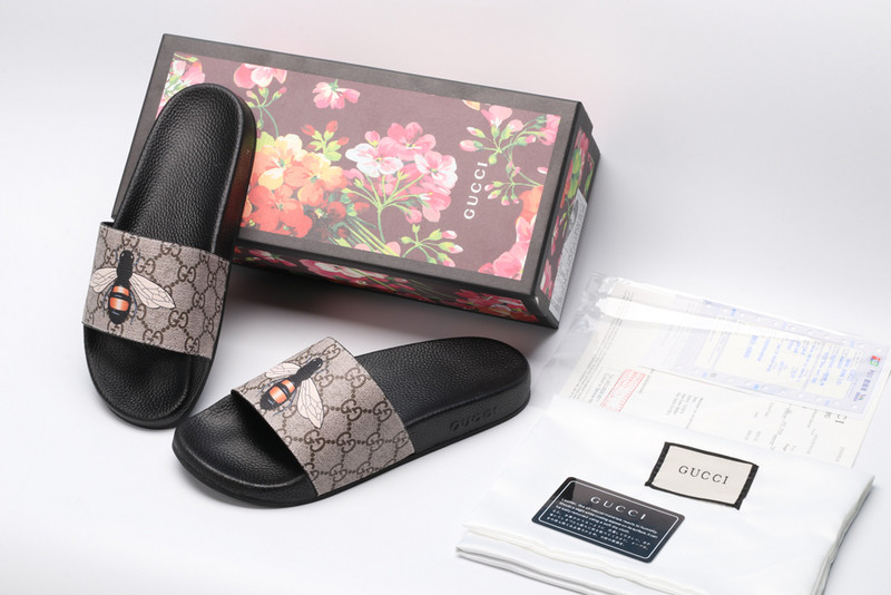 G*u*i sandals